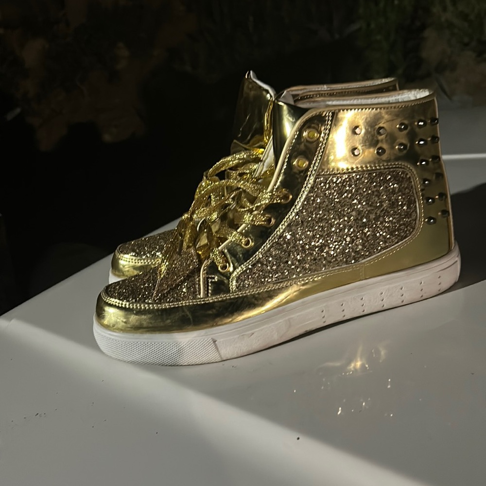 Woman’s size 10 in a half men’s size 8 in a half made in china